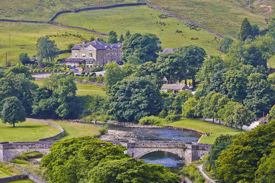 The Devonshire Fell Review exterior image