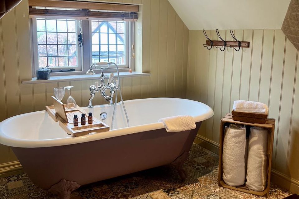 The Plough - en-suite bathroom 