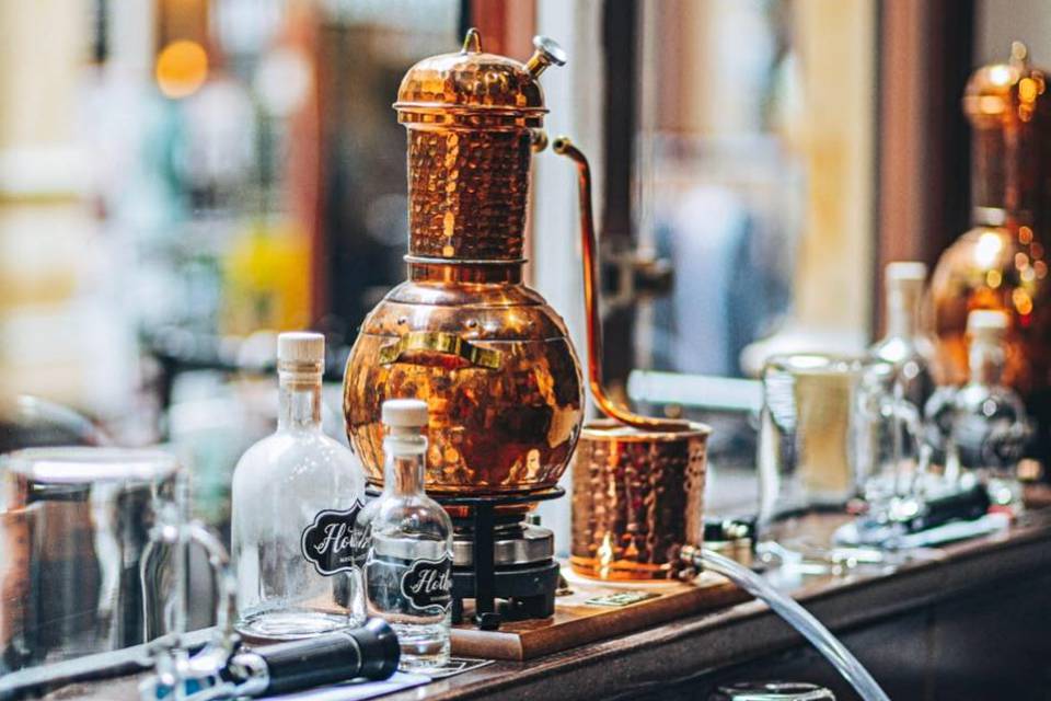Gin fans rejoice! Leeds gin school and drinks lab opens.