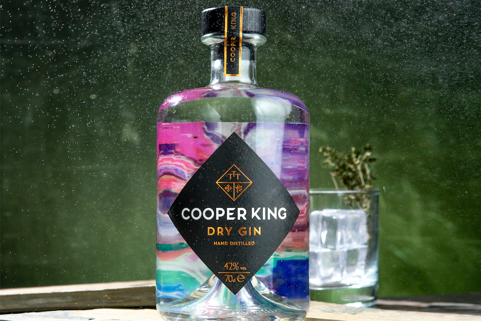 Cooper King Dry Gin - close up & serve