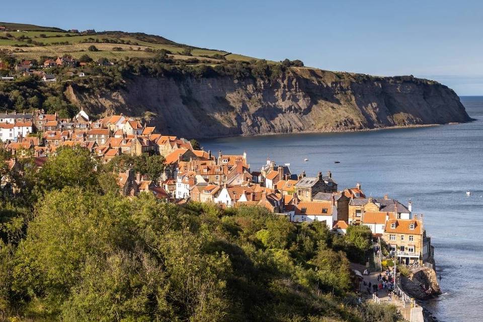 whitby to robin hoods bay