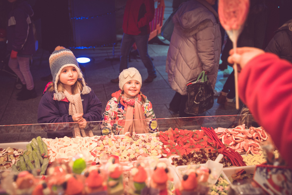 Knaresborough Christmas Fayre children at sweet stall