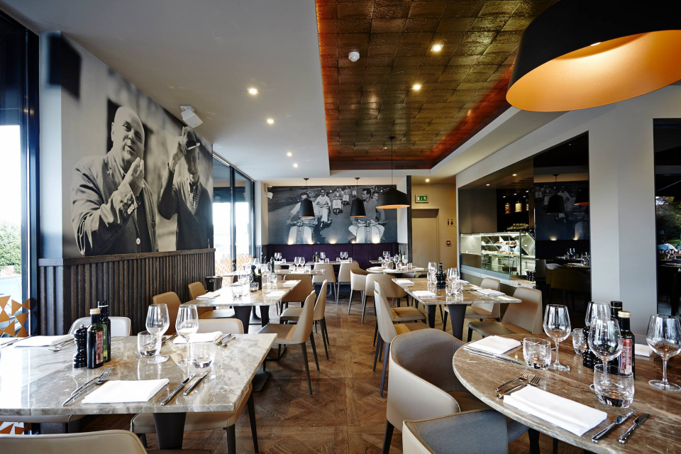 Italian Restaurants in Leeds - Amici interior