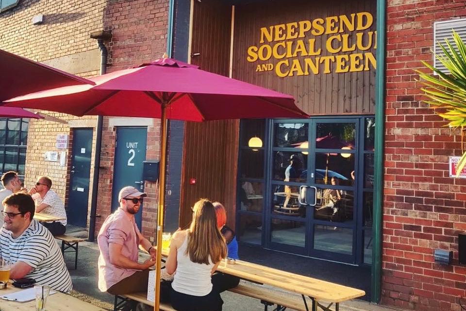 Bars in Sheffield - Neepsend Social Club and Canteen outside area