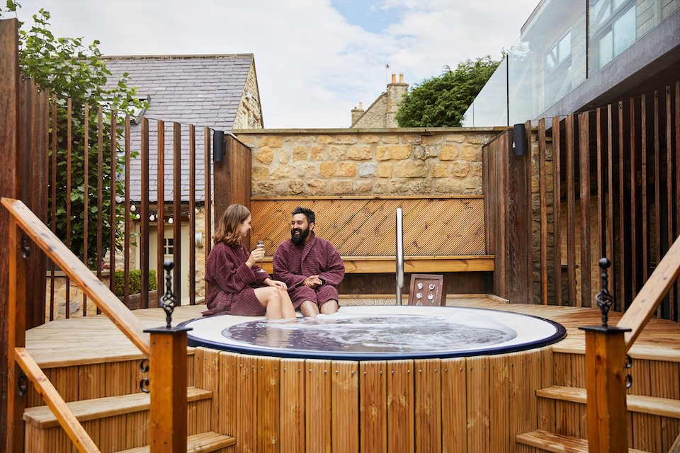 Feversham Arms Helmsley Offer - couple in jacuzzi