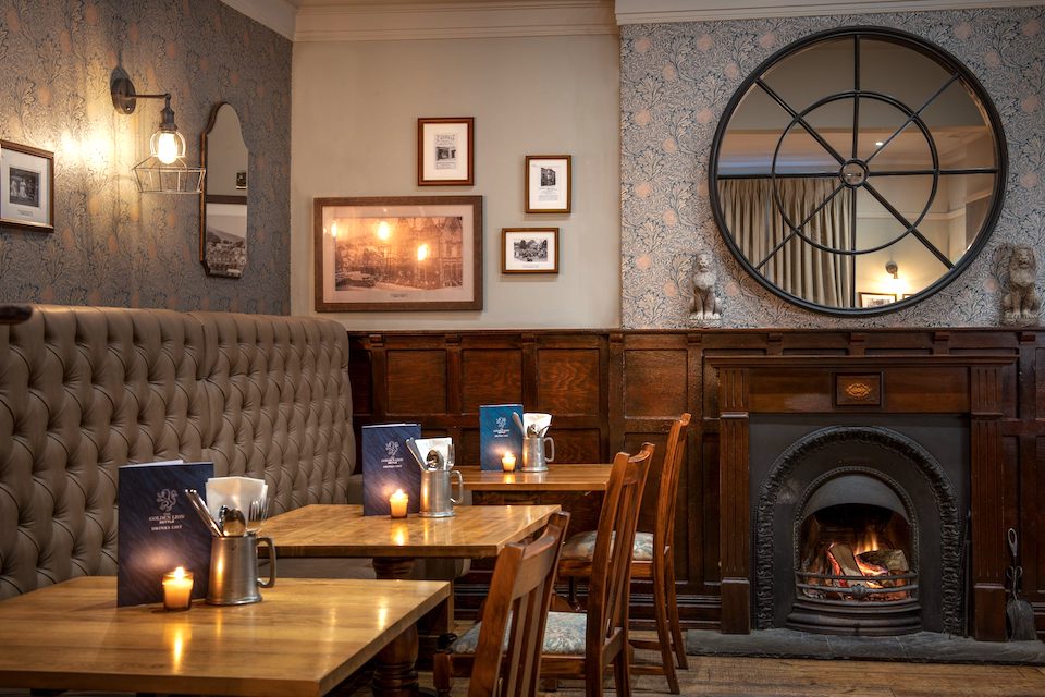 Hotels in the Yorkshire Dales - The Golden Lion bar