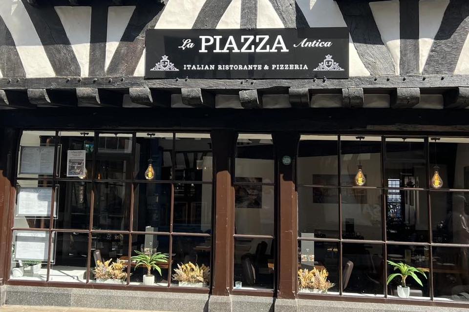 Italian restaurants in York - La Piazza Antica exterior