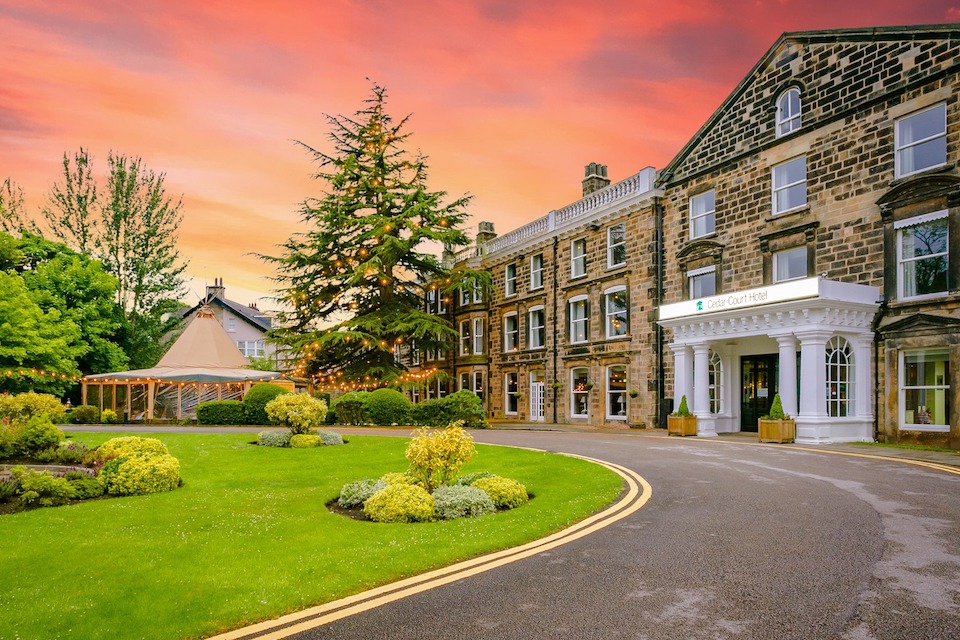 Cedar Court Hotel Harrrogate building exterior and grounds