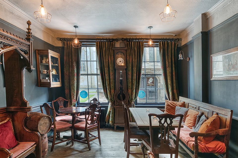 Guy Fawkes Inn interior